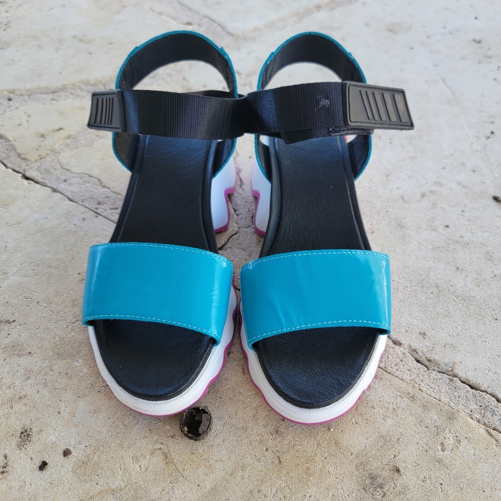 SOREL Women's Kinetic Sports Sandals Size 8 Leather Scalloped Sole Spring Aqua